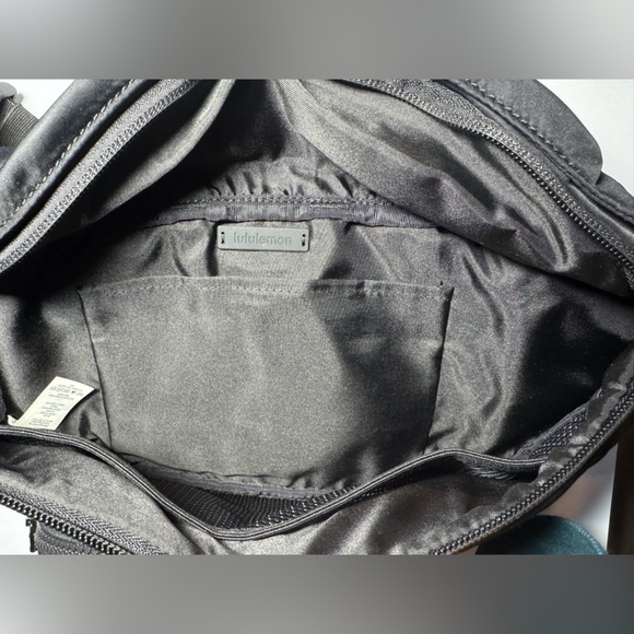 NWOT Lululemon The Rest Is Written Belt Bag – Black, 3L - Picture 3 of 5